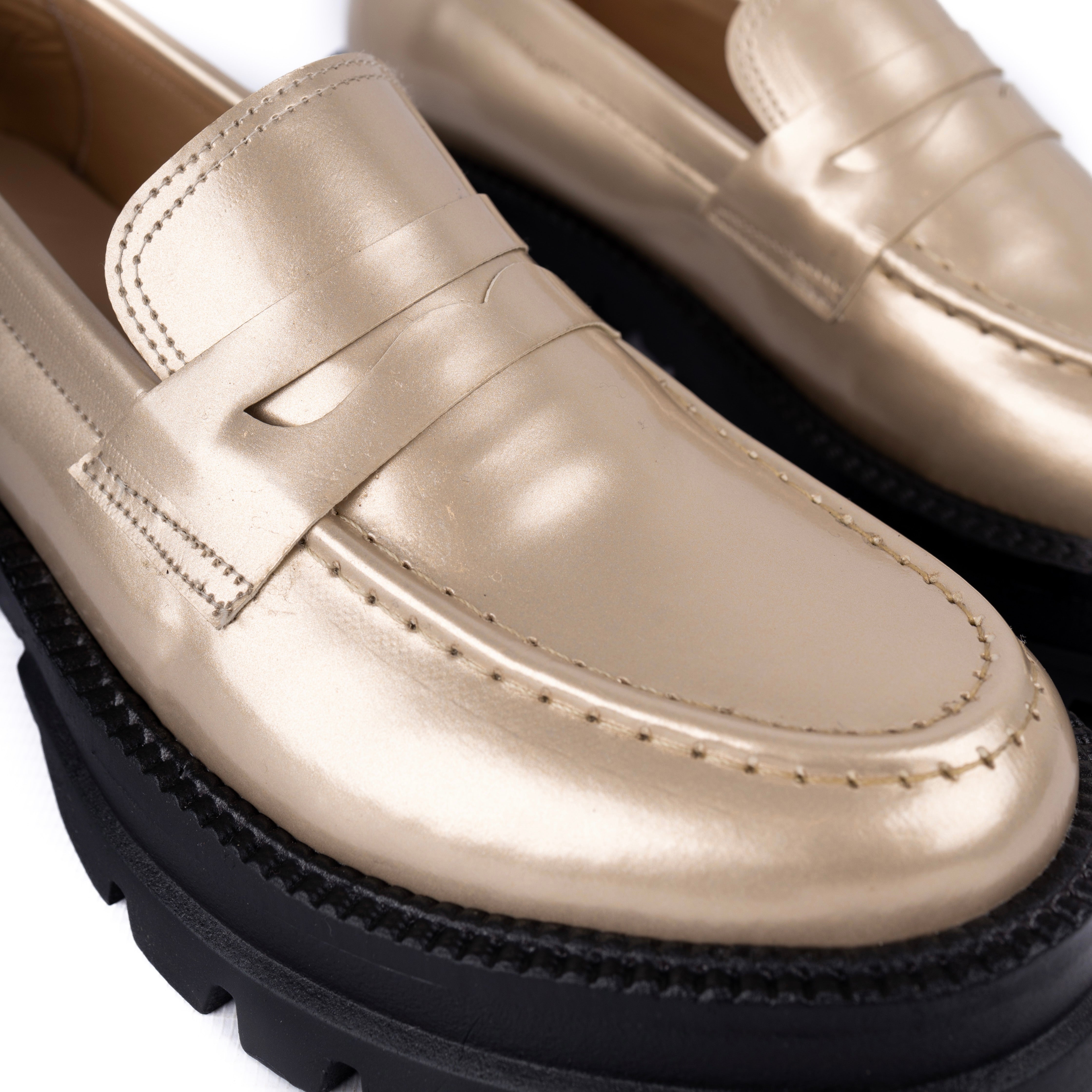 Gold Tip top Loafers