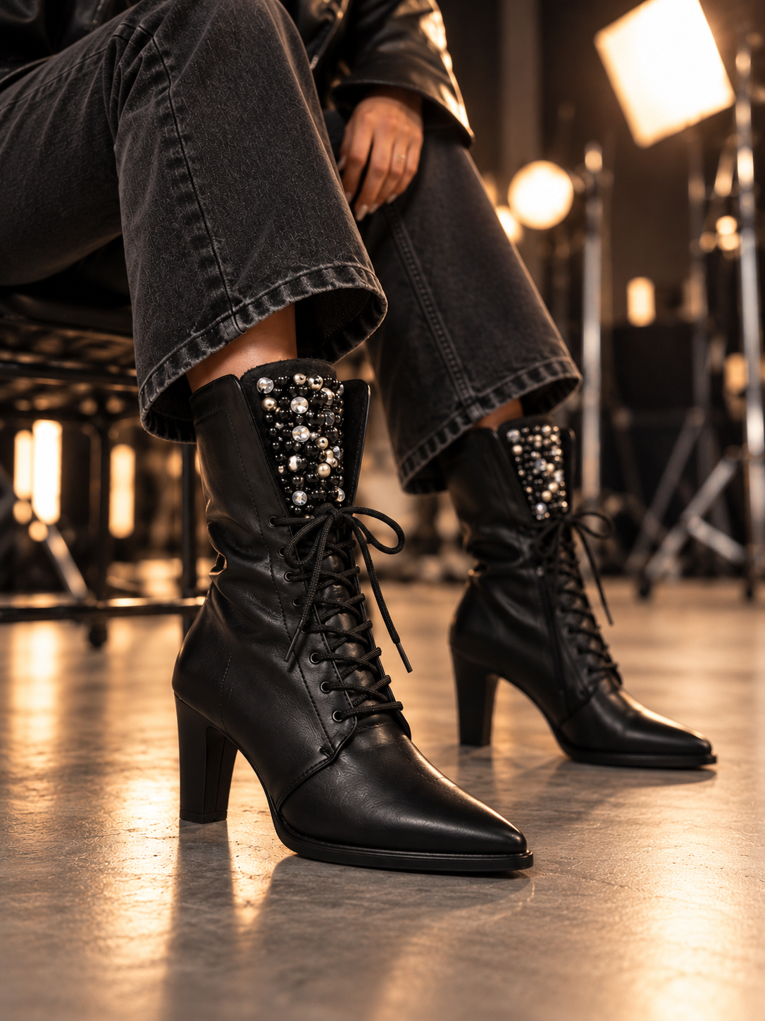 THE LACÉRA BOOT SET

Includes the LACÉRA Boot, a Basic Sleeve, and one Decorative Sleeve of your choice.