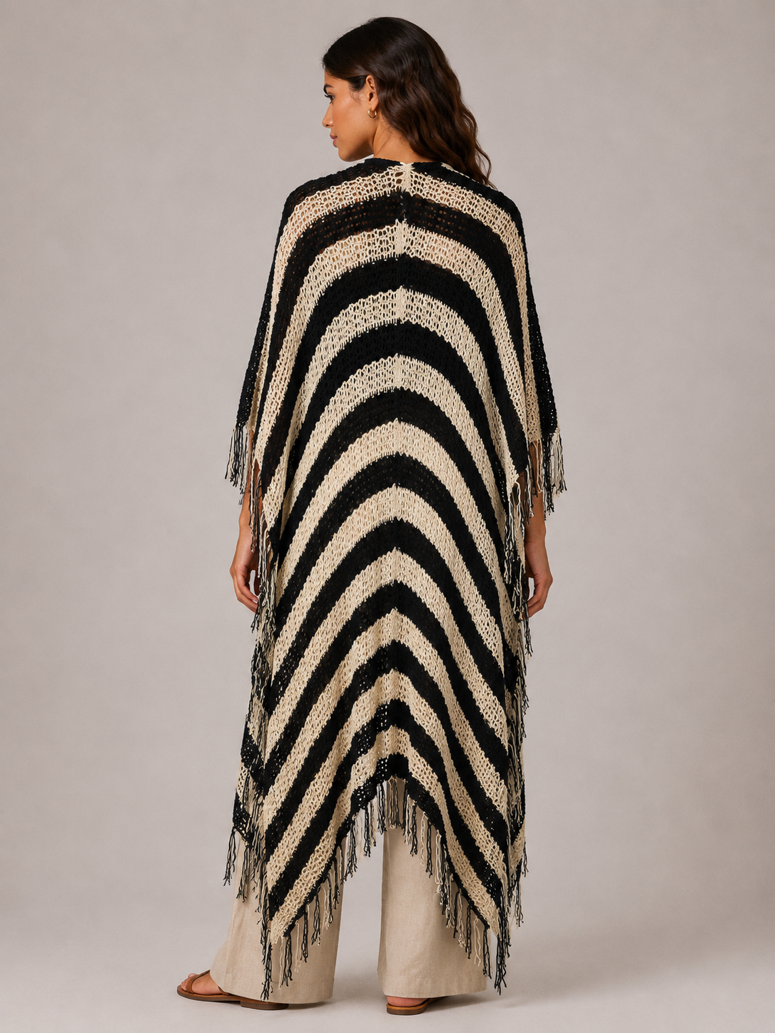 THE ZÉBRA WAVE PONCHO