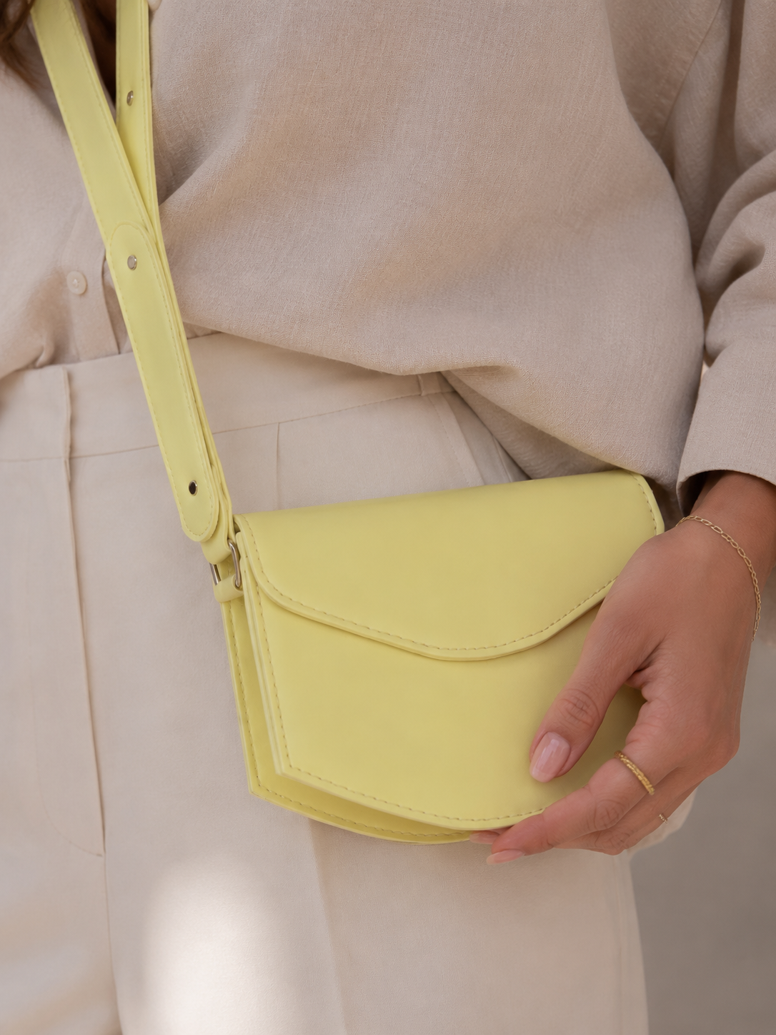 The LÉA Crossbody