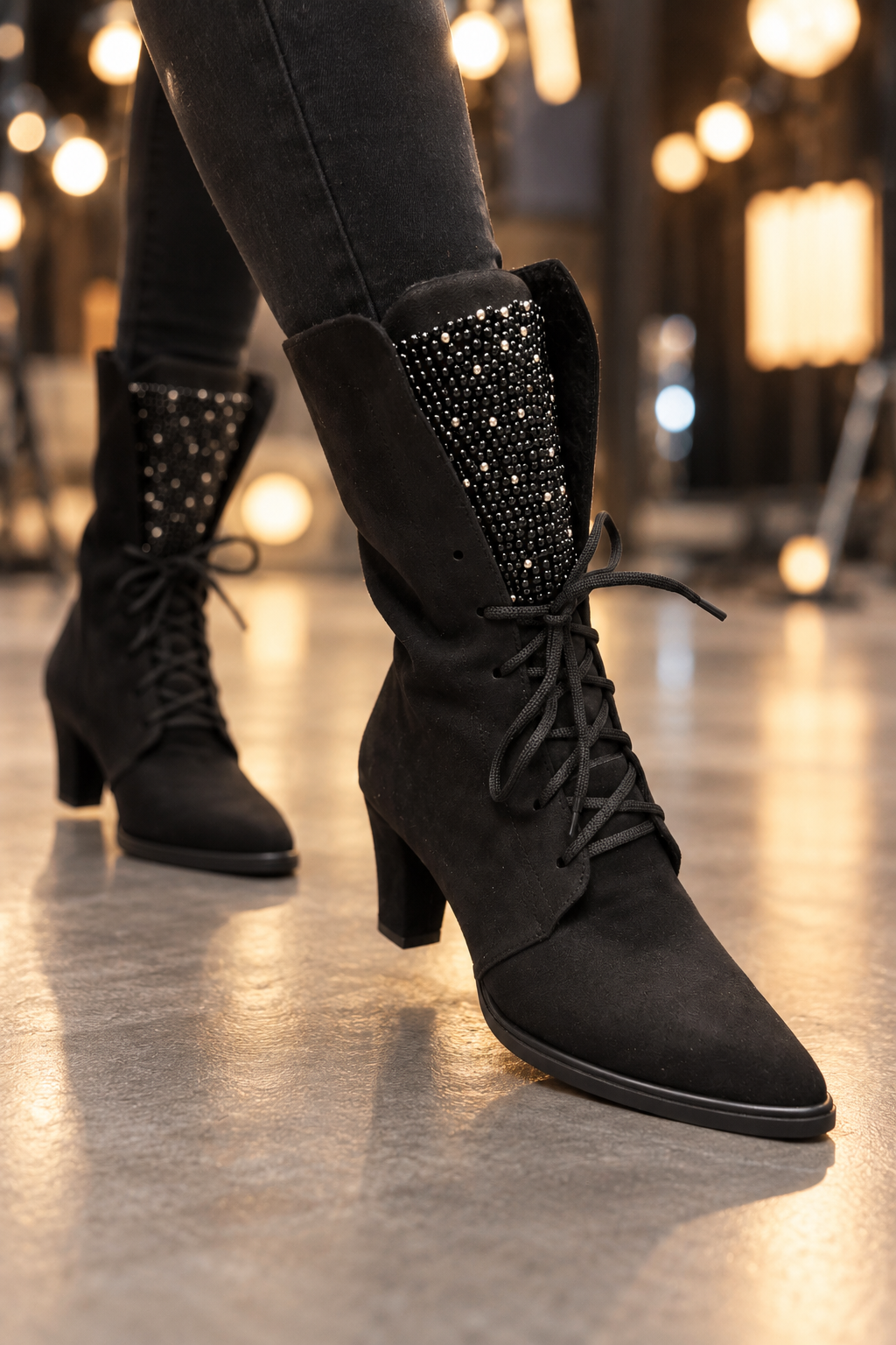 THE DUALÉ BOOT SET

Includes the DUALÉ Boot, a Basic Sleeve, and one Decorative Sleeve of your choice.