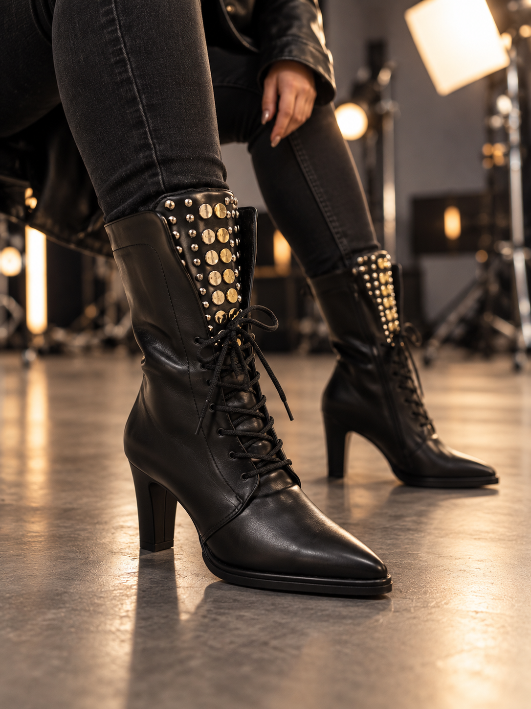 THE LACÉRA BOOT SET

Includes the LACÉRA Boot, a Basic Sleeve, and one Decorative Sleeve of your choice.